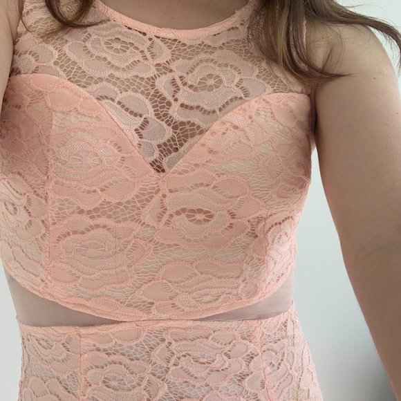 Maniju blush lace evening dress - Picture 4 of 9